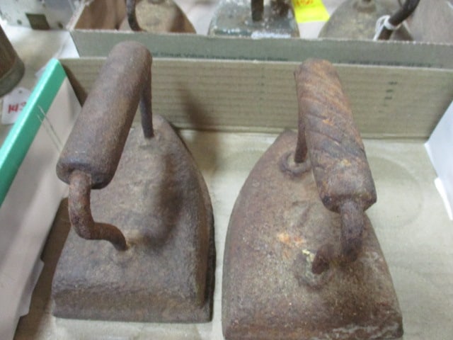 2 Vintage Cast Iron "No 7" Sad Irons: see pictures and preview for selection and condition