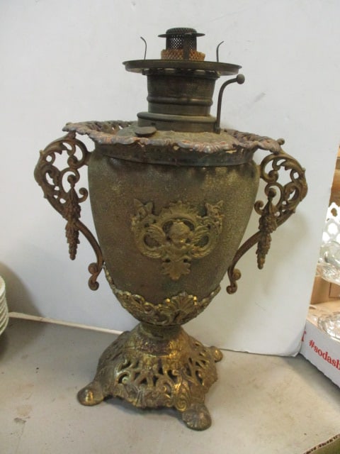Vintage Ornate Metal Urn Kerosene Lamp: 16 1/2", no chimney or shade, rust and wear