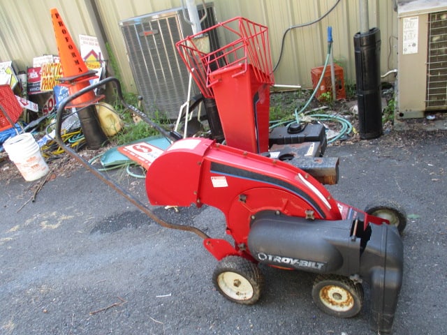 Troy-Bilt 5HP Chipper/Vac (1 of 16)