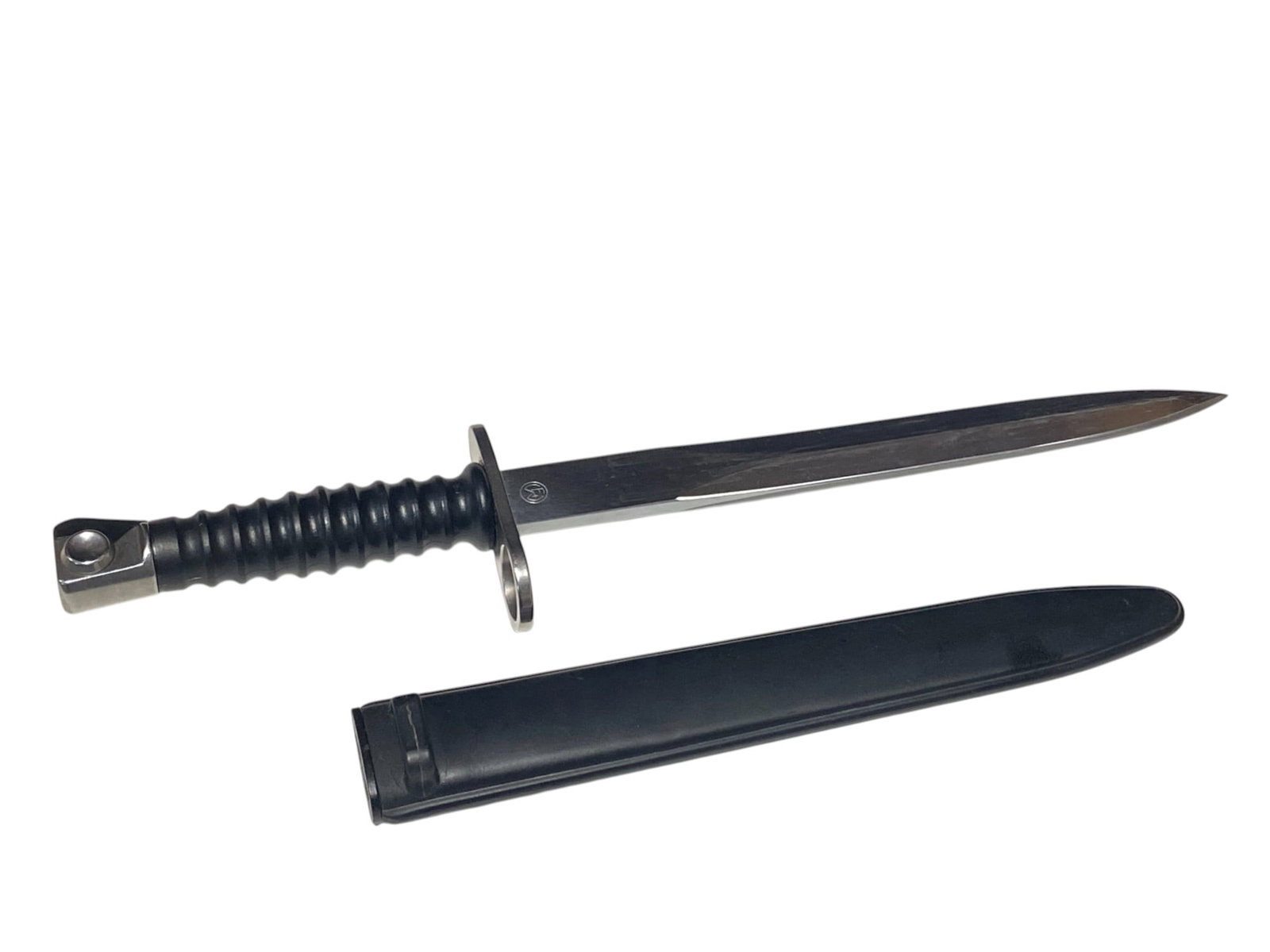 Excellent Swiss Military M1957 Bayonet & Scabbard by Wenger for Stg57: A later example, with the simplified blade marking. "W" above the serial number identifying the blade supplier as Wenger. For use with the desirable SIG Stg57. Blade measures 9.5”, overall lengt
