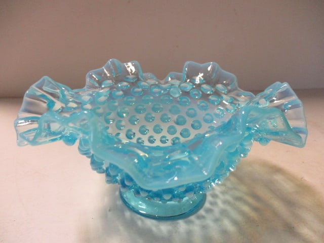 Vintage Unmarked Fenton Blue Opalescent Hobnail Ruffle Bonbon Dish (1 of 7)