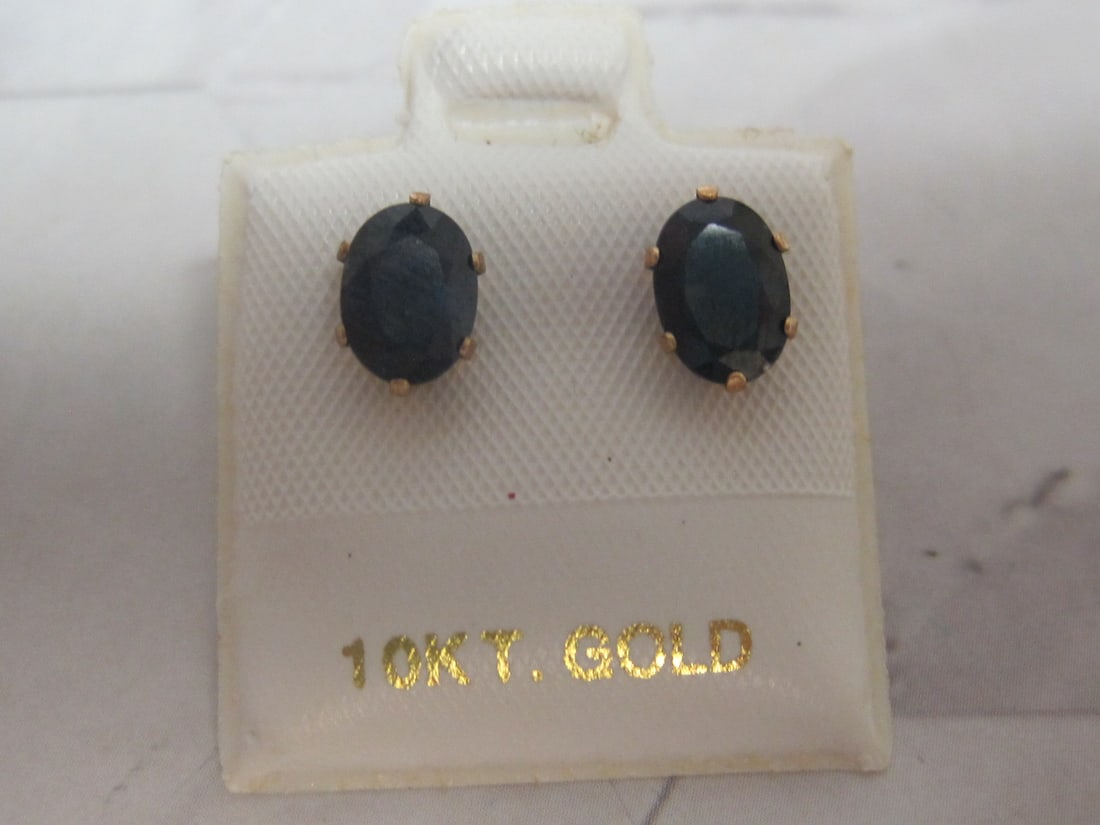 10k Gold 2 ct tw. Sapphire Earrings: .