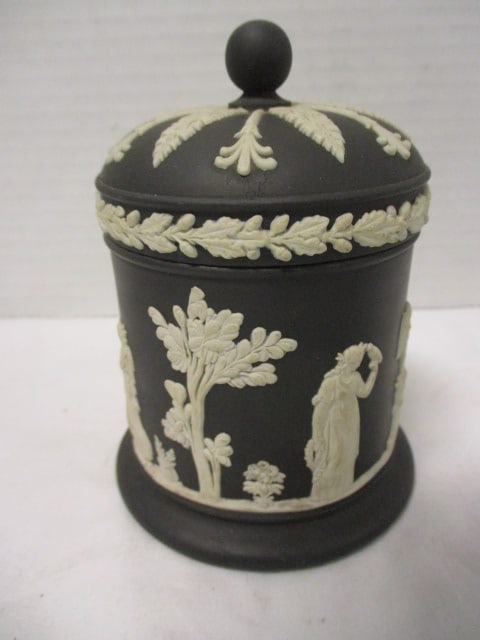 Wedgwood Black Jasperware Tobacco Jar/Trinket Box: 4 1/2"h