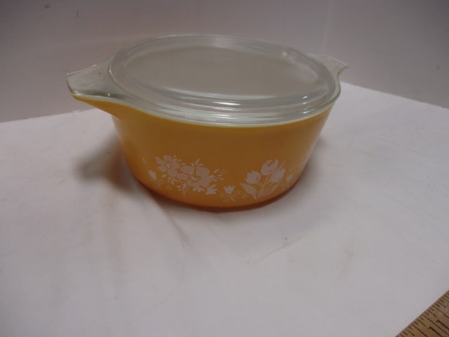 Retro Pyrex "Butterfly Gold" Casserole Dish with Glass Lid: 11" (to handles) x 4 1/4", marked "475-C19"