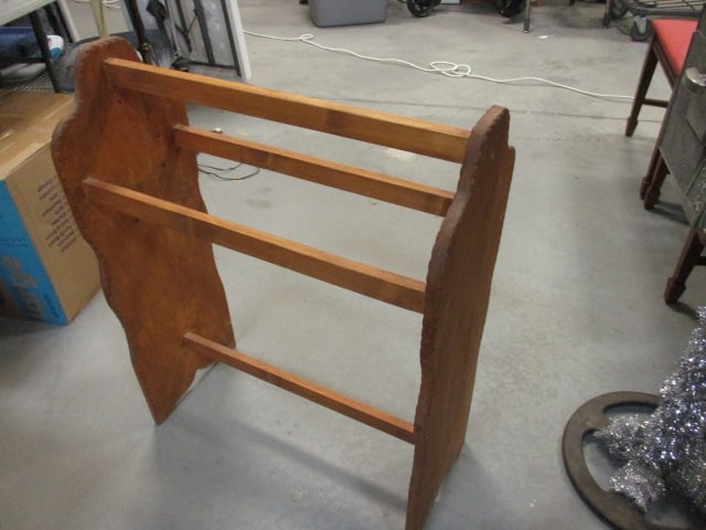 Folk Art Wood Quilt Rack (1 of 3)