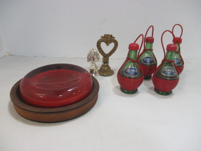 4 Ucagco Mini Wine Bottle Shakers, 2 Metal Bottle Toppers, and Lilly Glass Dish: in Wood Tray