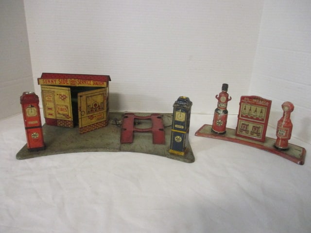 Vintage Marx "Sunny Side Service Station" Pressed Tin Litho Play Set (1 of 9)