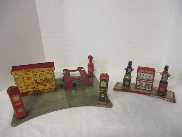 Vintage Marx "Sunny Side Service Station" Pressed Tin Litho Play Set (1 of 11)