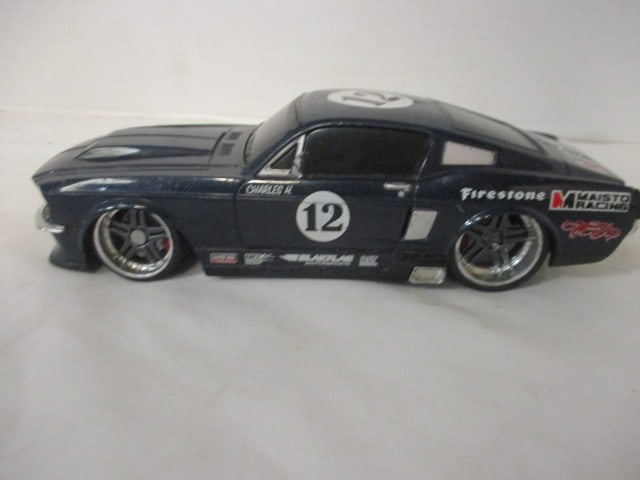 Maisto Black "1967 Ford Mustang GT" 1:24 Scale Battery Operated Car (1 of 7)