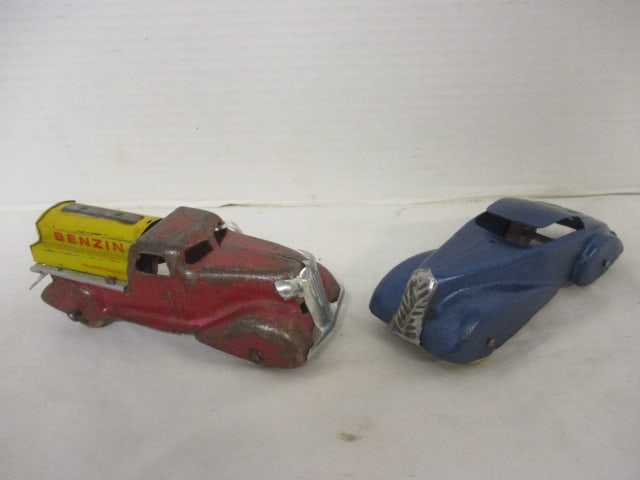 Vintage Wyandotte Pressed Steel "Benzin Feuerge Fahrlich" Toy Fuel Truck with Wood (1 of 8)