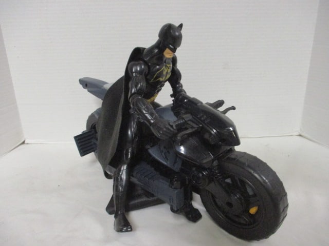 Mattel DC Comics The Batman Batcycle and Batman Rider Action Figure (1 of 7)
