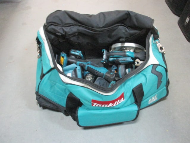 Makita 18V Lithium Power Tools in Bag (Works) (1 of 9)