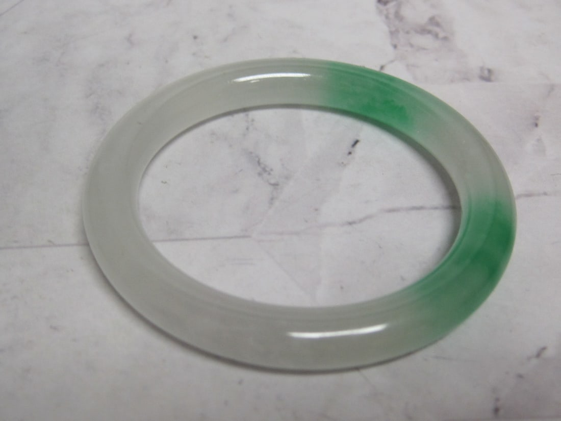 Chinese Jade Bangle Bracelet: .