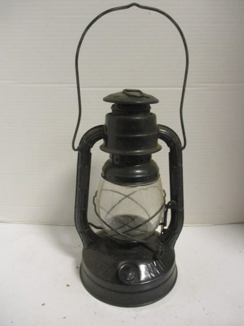 Dietz Black Little Wizard Oil Lantern (1 of 11)