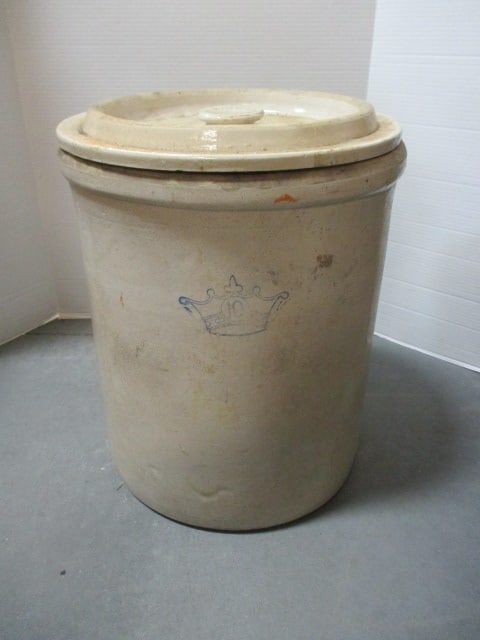 Vintage Robinson Ransbottom 10 Gallon Blue Crown Stoneware Crock with Lid (1 of 11)