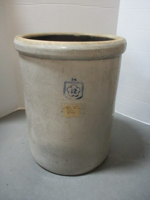 Vintage McCoy 12 Gallon Stoneware Crock (1 of 9)
