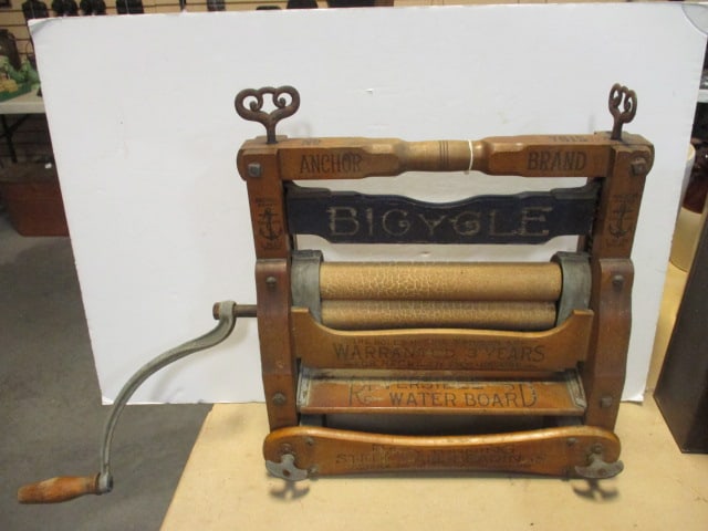 Antique Anchor Brand No. 761S Bicycle Reversible Water Board Wringer (1 of 15)