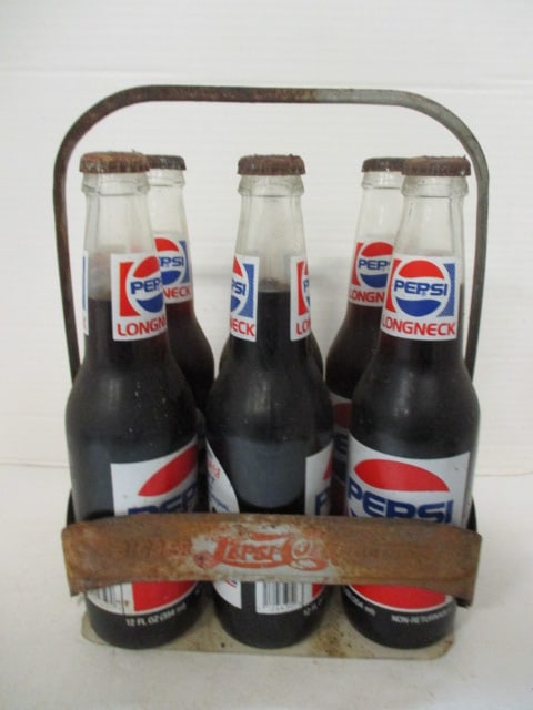 Vintage Aluminum Pepsi-Cola 6-Pack Bottle Caddy with Six "Richard Petty" (1 of 10)