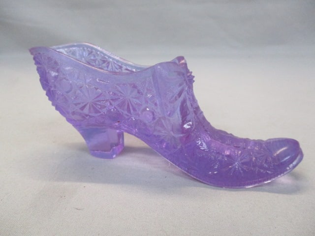 Boyds Lavender Bow Daisy and Buttons Glass Shoe: 6" x 2.5"