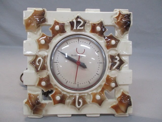 Vintage Master Crafters Mid Century Wall or Table Top Clock: Runs 8" x *.5"