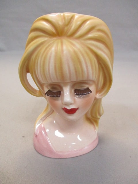 4.5  Rubens #4125  Lady Head Vase (1 of 7)