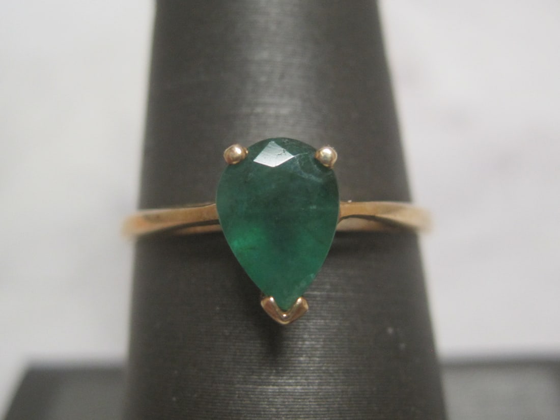 10k Gold 2 ct. Emerald Solitaire Ring (1 of 4)