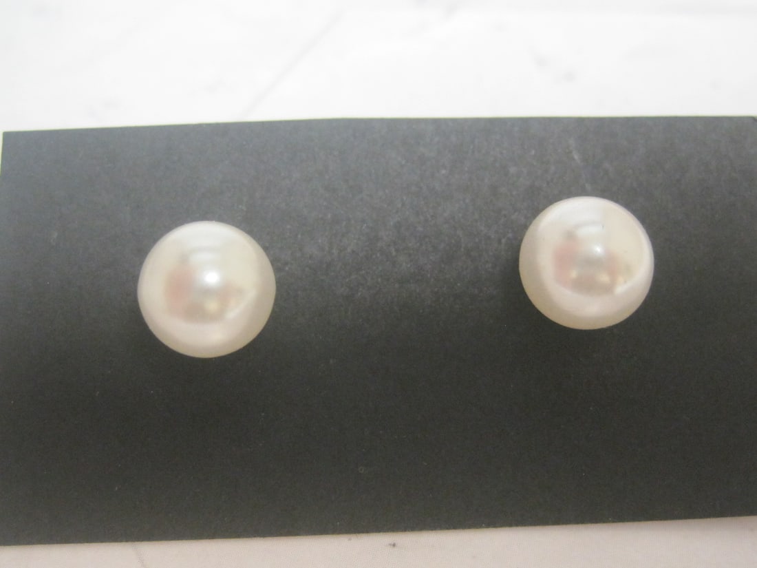 Pearl Stud Pierced Earrings: 8.5mm