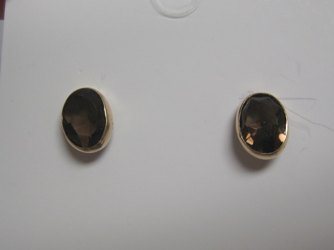 14k Gold Smoky Quartz Pierced Earrings: Weighs 1.4 grams