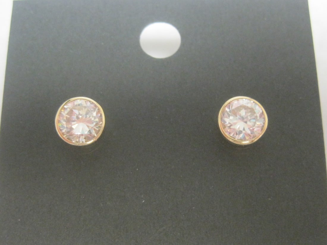 14k Gold CZ Stud Earrings: Weighs 2.1 grams