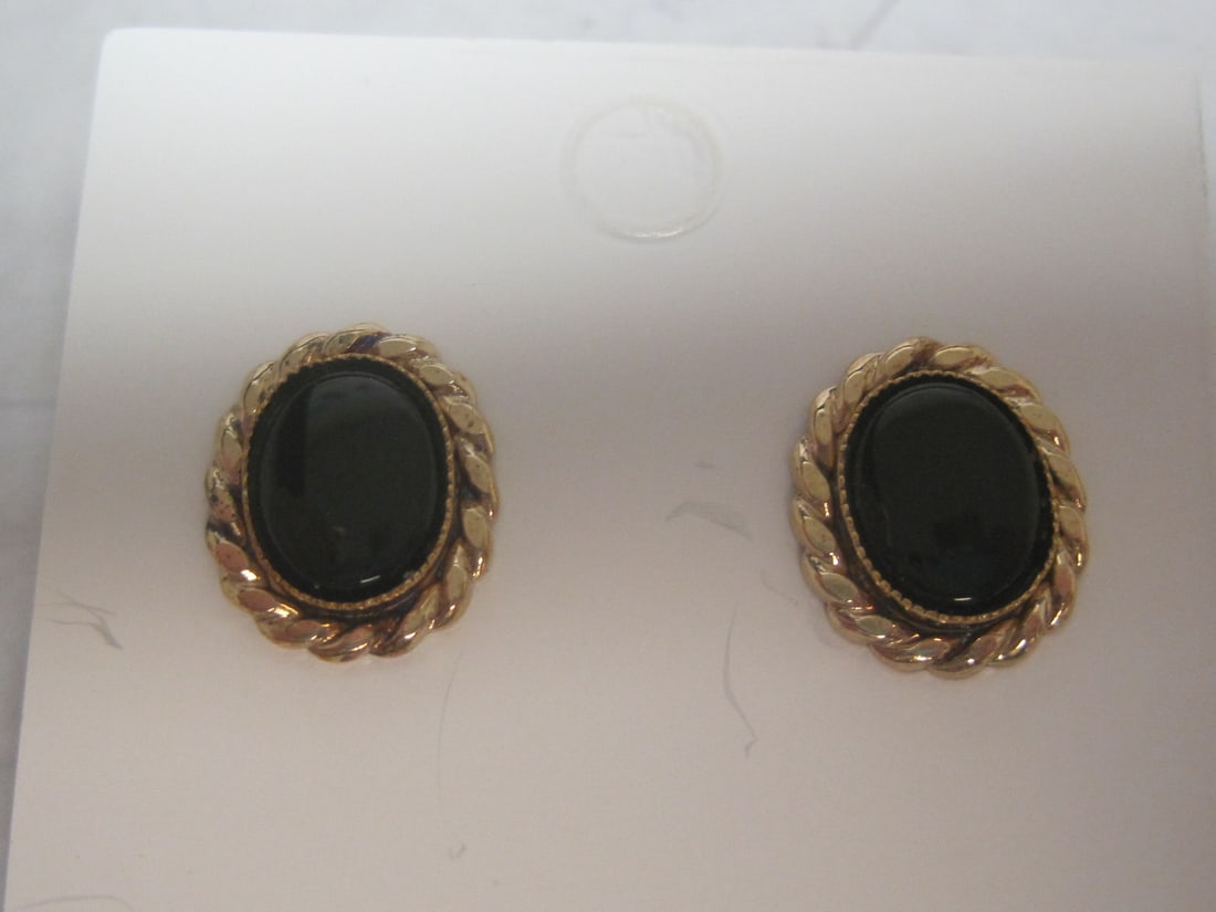 14k Gold Filled Black Onyx Earrings: Weighs 2.6 grams