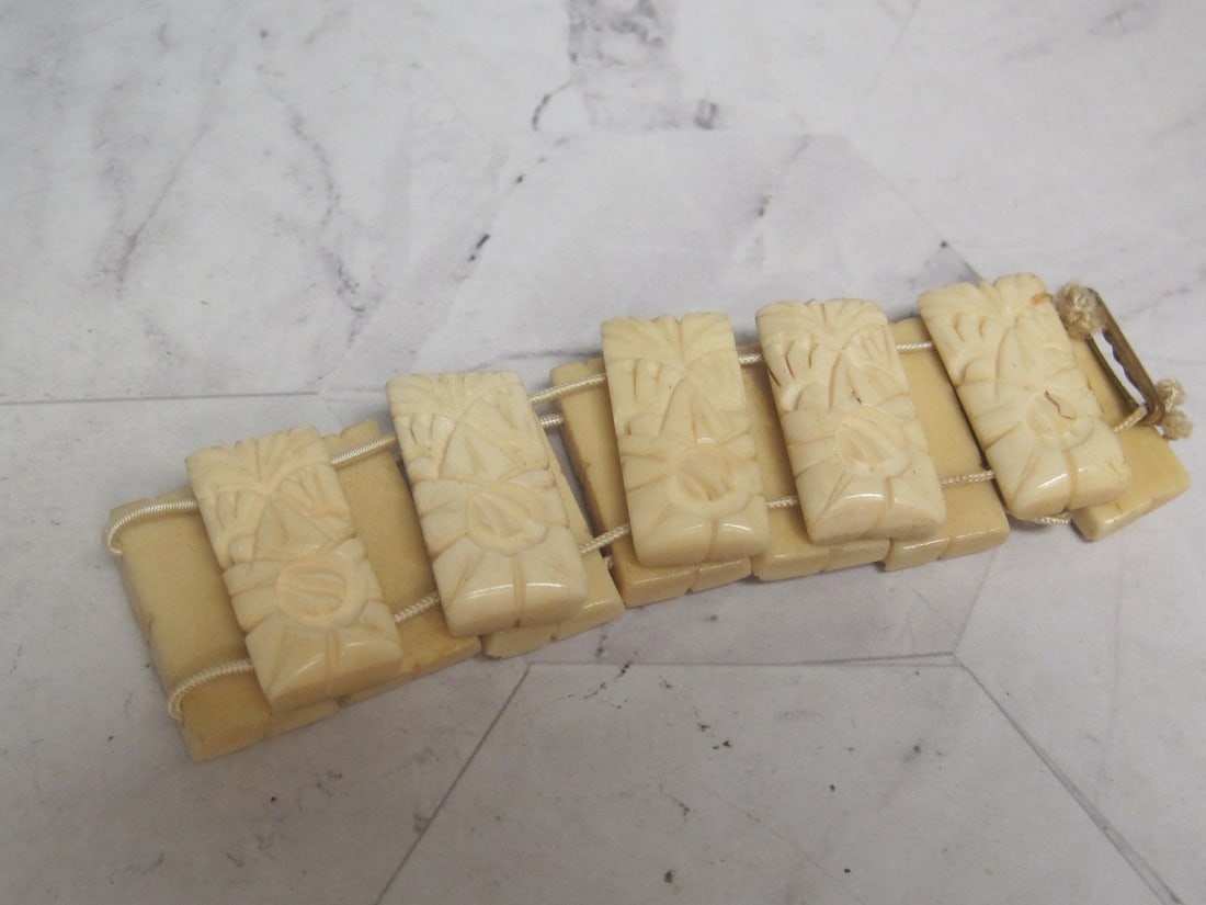Carved Pre-Ban Ivory Stretch Bracelet (1 of 5)