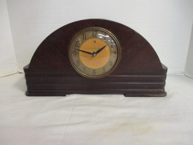 Retro General Electric "Strike" Quartz Shelf Clock (1 of 5)