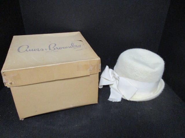 Vintage Roberta Bernayd Winter White Wool Hat in Ames & Brownley Hat Box (1 of 7)