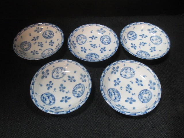 Oriental Berry Bowls (Lot of 5): 4 1/2"