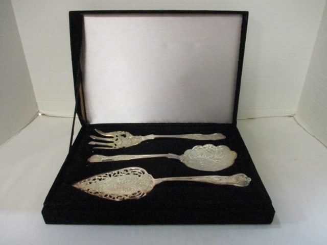 3 Piece Silverplated Serving Set in Velvet Storage Box (1 of 14)