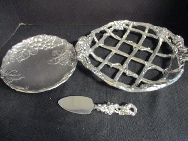 Cast Aluminum Grape Cluster Design Pie Plate Holder, Cheese Plate and Spreader (1 of 13)