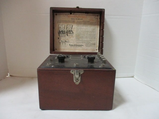 Antique Westinghouse Radio Apparatus Aeriola SR. Amplifier: 8 1/2" x 7 1/2" x 7"