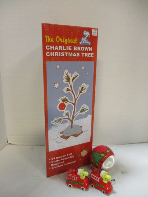 2011 Peanuts Worldwide "The Original Charlie Brown Christmas Tree" in Original Box and (1 of 15)