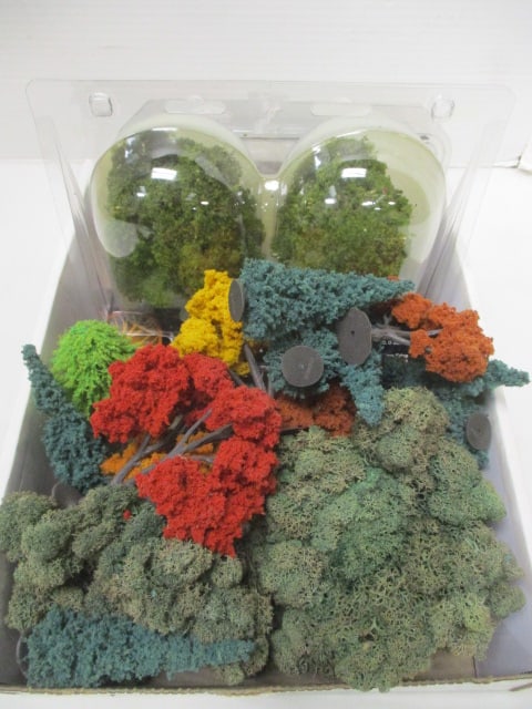 Lot of Model Train Landscape Trees: see pictures and preview for selection and condition