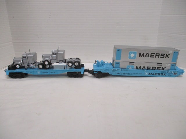 2 Lionel "Maersk" O Gauge Train Cars - #250129 Truck Hauler and #250130 (1 of 12)
