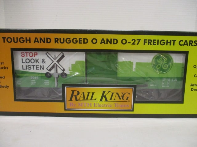 Rail King "General Electric" Box Car with Blinking LED's in Original Box (1 of 12)