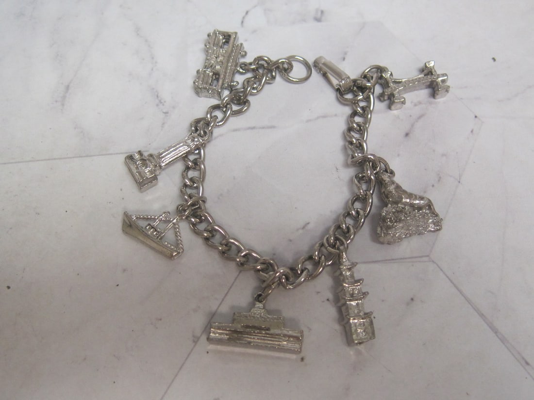 7" San Francisco CA Charm Bracelet with 7 charms: .