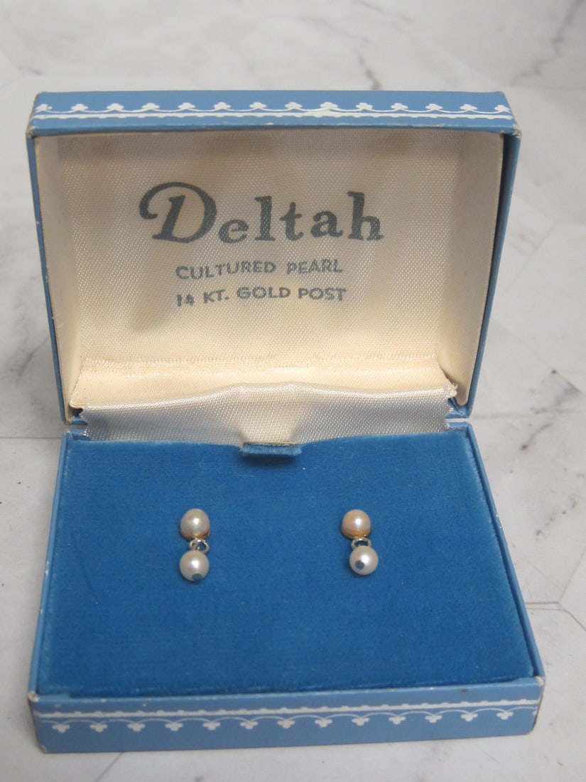 14k Gold Post Pearl Dangling Earrings in original box: .