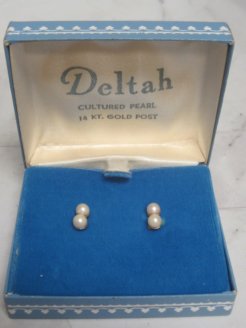 14k Gold Post Pearl Earrings in original box from Deltah from 1960's: 4mm