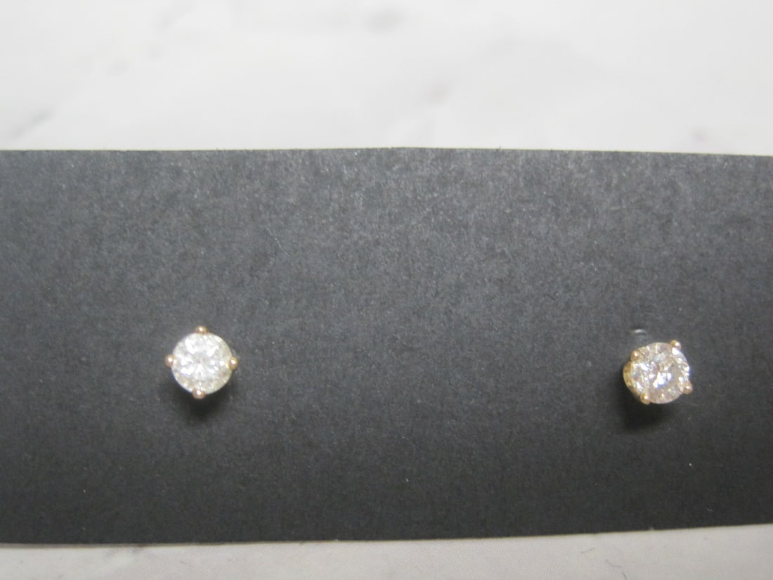 14k Gold Diamond Stud Earrings- .20 Carat: Weighs 1 gram