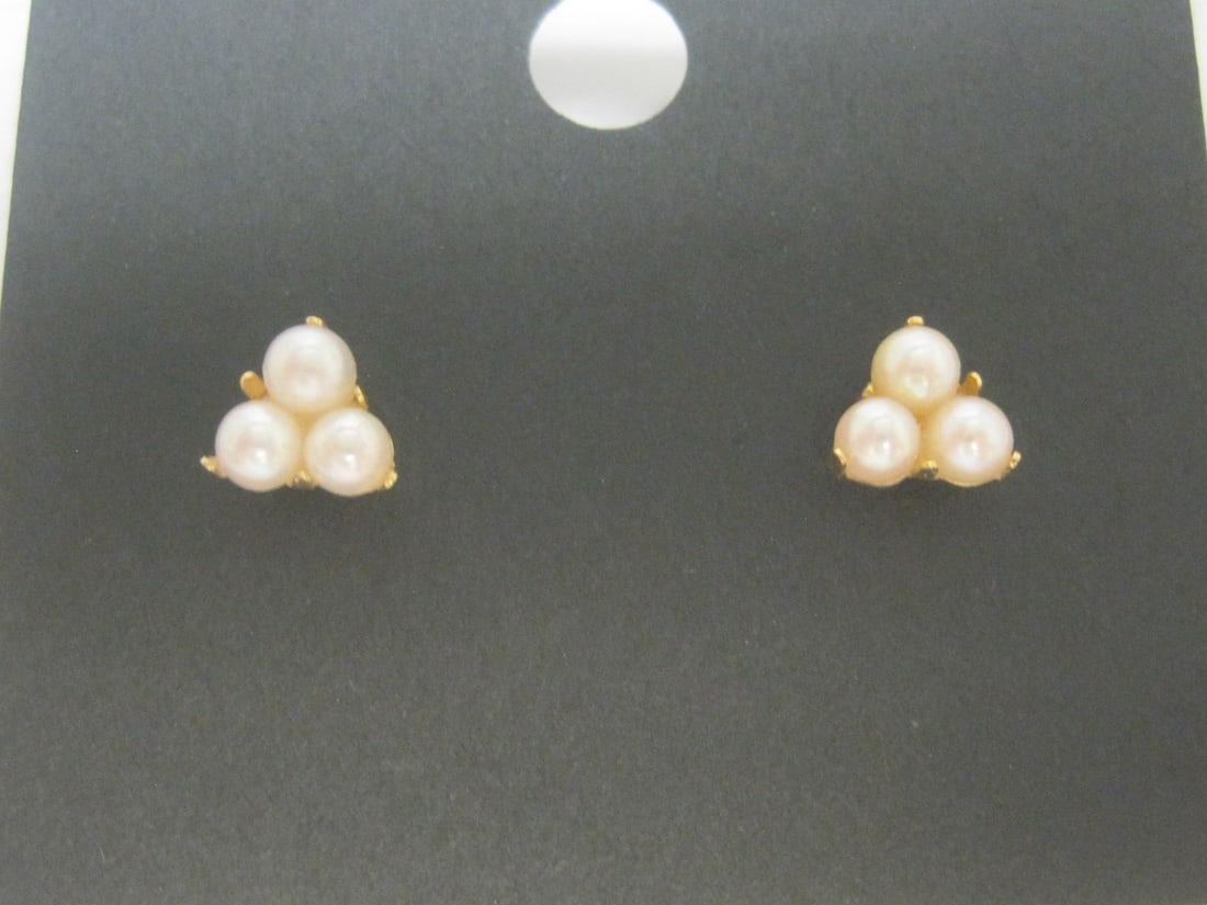 14k Gold Pearl Earrings: .