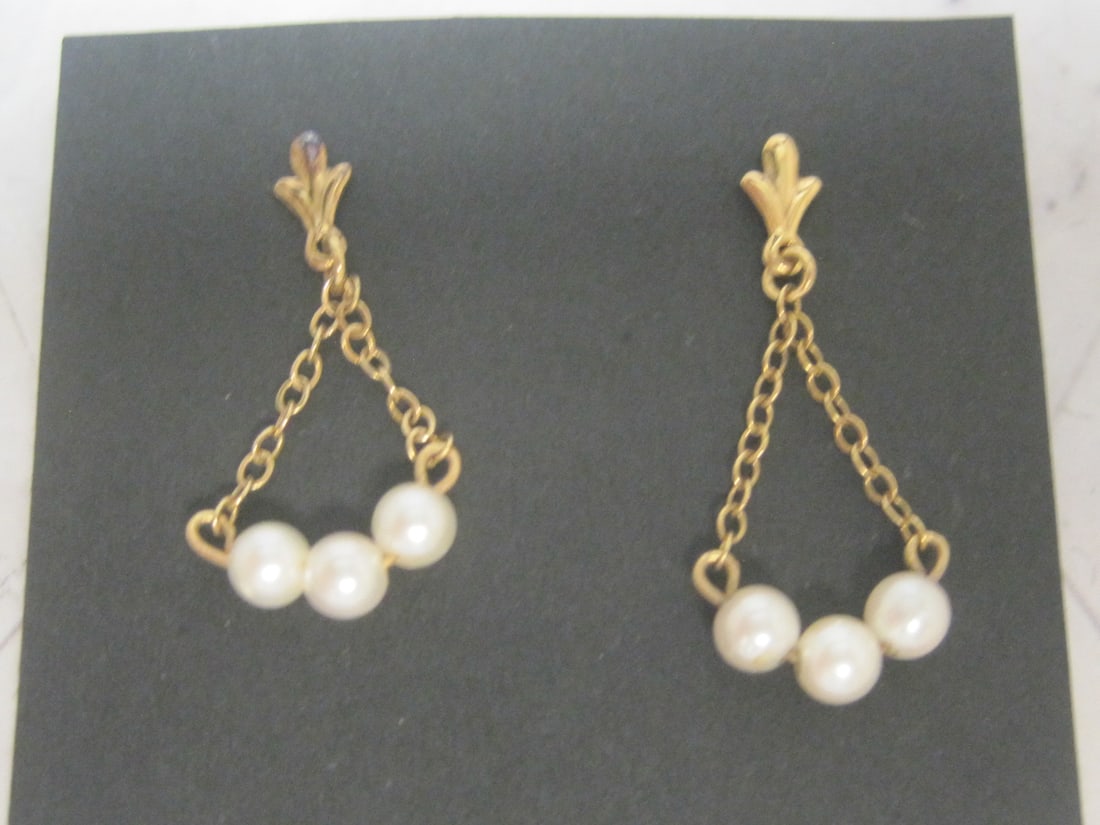 14k Gold Pearl Earrings: Weighs 1.2 grams