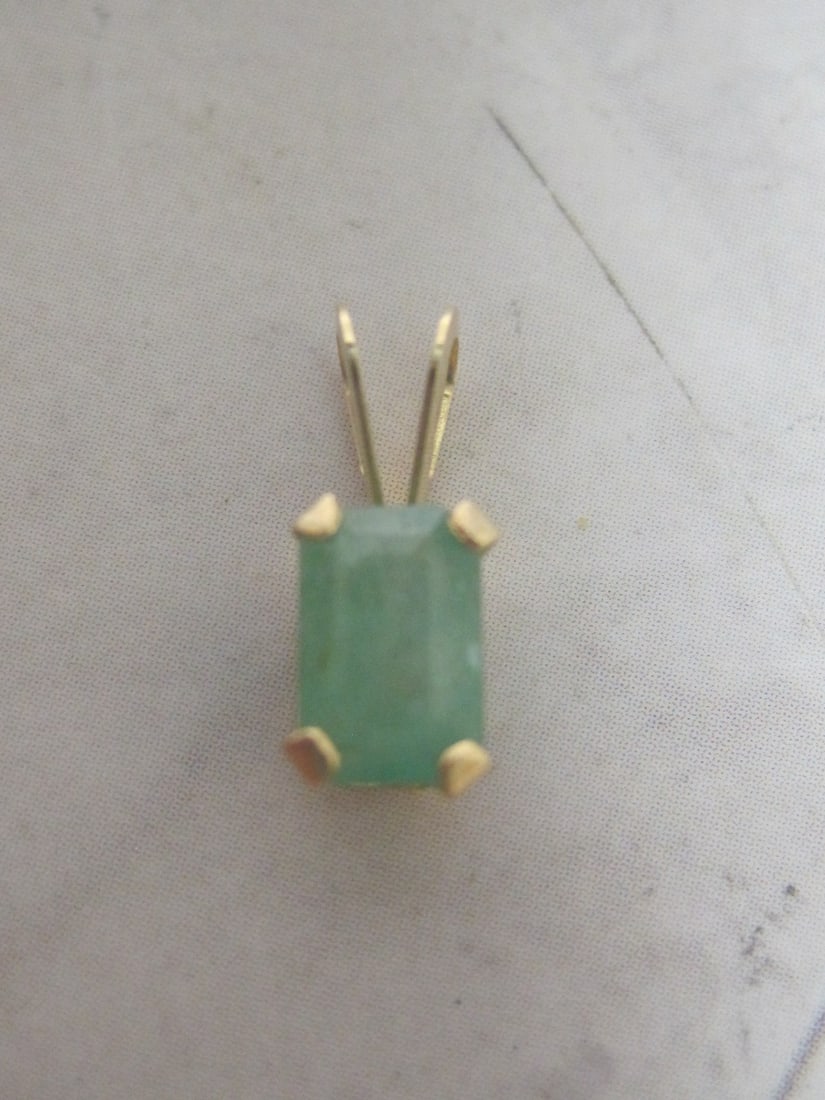 10k Gold Emerald Pendant: Weighs .3 grams