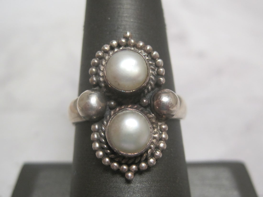 Sterling Silver Pearl Ring: Size 8