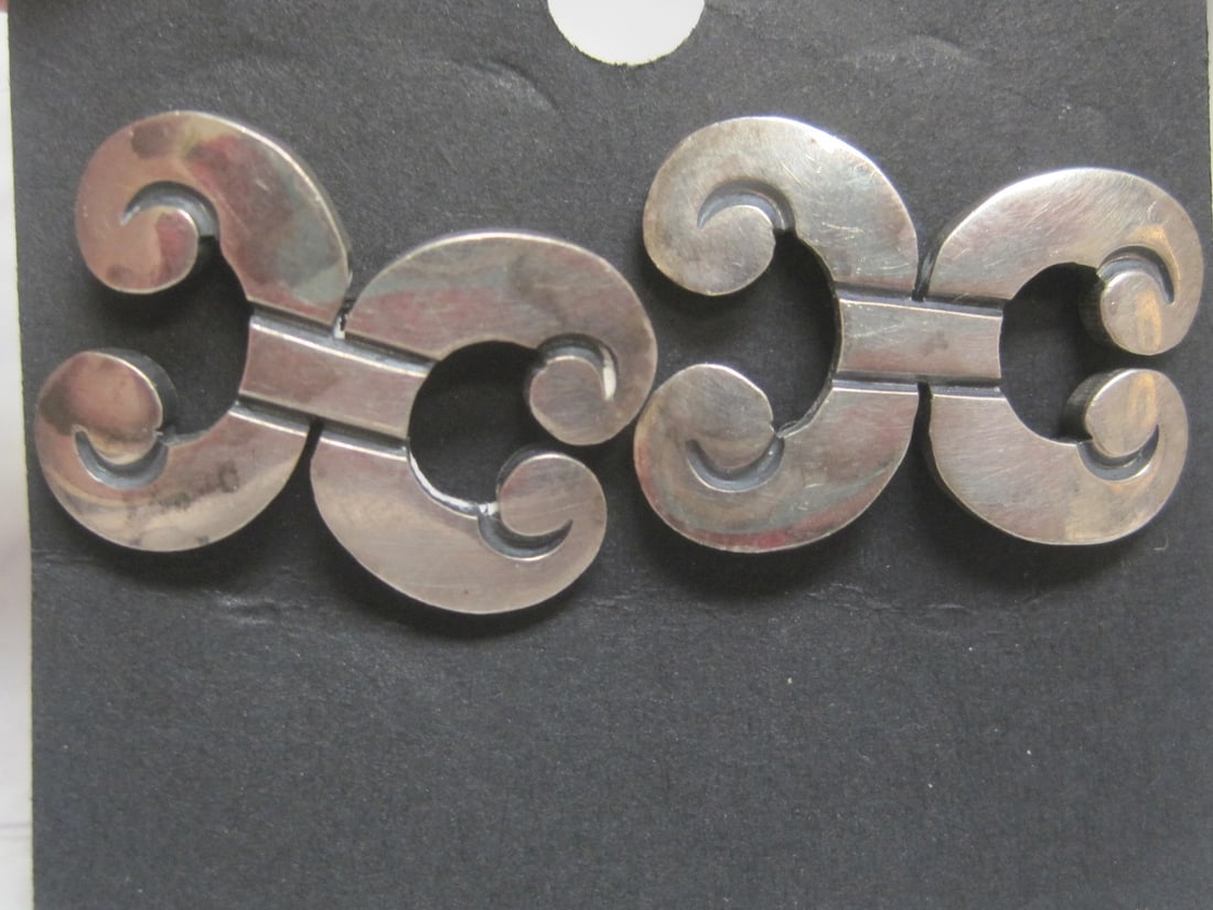 Vintage Mexican Sterling Silver Earrings: .